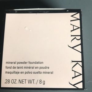 Mary Kay  mineral powder foundation New in box